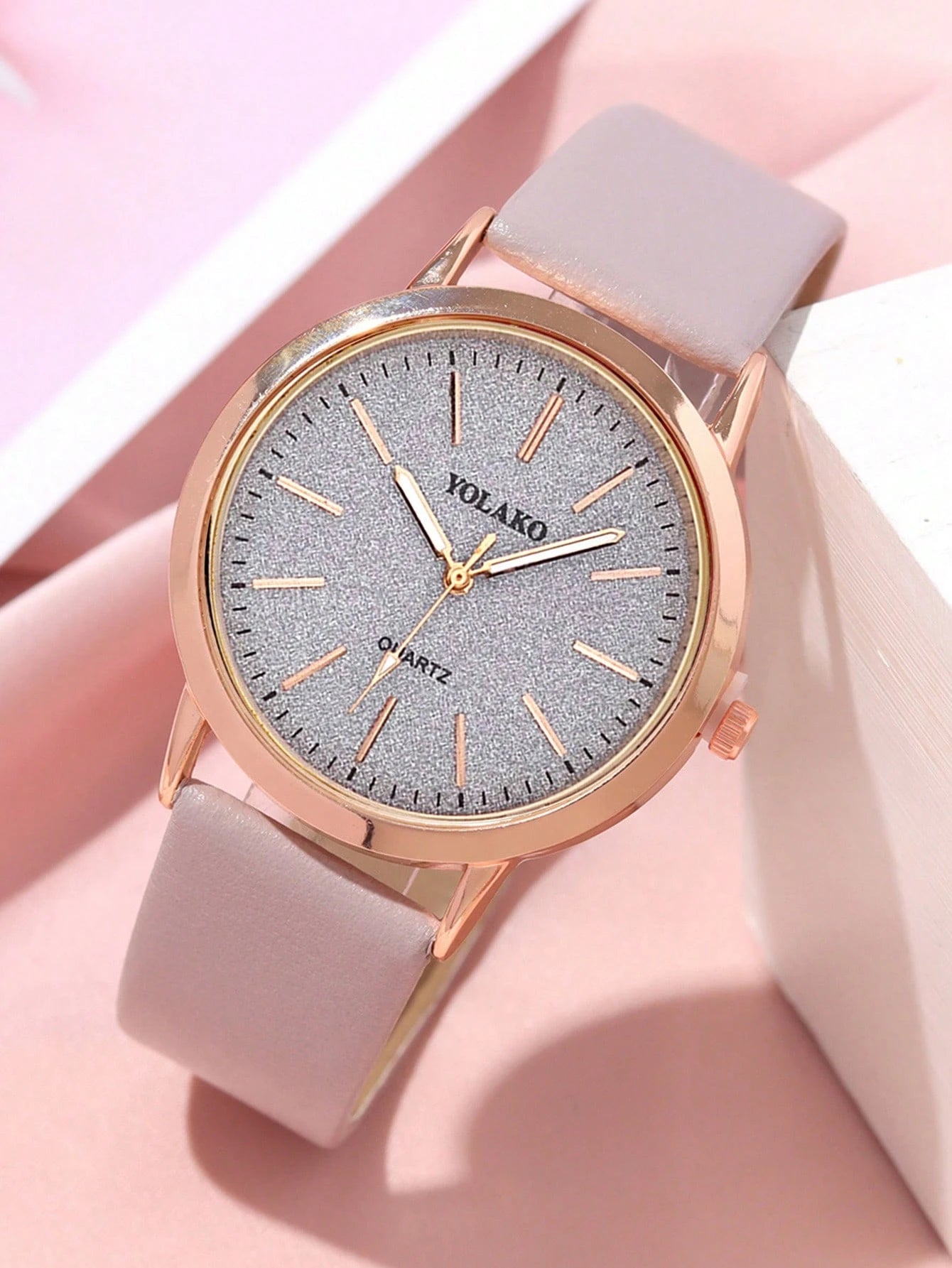 The 1Pc Watch Is a Fashionable and Comfortable PU Belt for Women, a Quartz Watch for Men and Women, and a Casual Student Watch Suitable for Parties, Festivals, Parties, Weddings, and Daily Wear. It Is the Best Gift for Women during the Back to School Season, Graduation Season, and Thanksgiving.